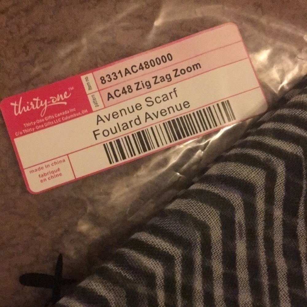 Thirty one zig zag zoom Avenue scarf new - Picture 2 of 3